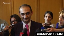 Председатель Комитета государственных доходов Армении Вардан Арутюнян отвечает на вопросы журналистов, Ереван, 7 ноября 2016 г․ 