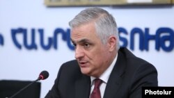 Armenia -- Deputy Prime Minister Mher Grigorian at a news conference in Yerevan, March 30, 2020.