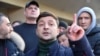 Володимир Зеленський і члени його команди «95-й квартал» перед протестувальниками у Львові перед концертом 8 лютого 2019 року