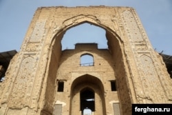 Samarqanddagi "Ishratxona" obidasining koshinlari talab ketilgan
