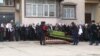 Маросими ҷанозаи Мадина Мамадҷонова дар назди хонаи модараш.