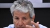 Generalul Abdul Fatah Younis la o întîlnire cu presa la Bruxelles în aprilie 2011