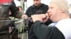Педіатр зі Львова зубами протягнув 600-тонне судно на 16 метрів – відео