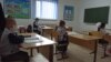 Ученики второго класса кособинской школы во время урока. Село Кособа, Западно-Казахстанская область. 9 сентября 2020 года