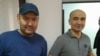 Гражданские активисты Макс Бокаев (справа) и Талгат Аян в суде по их делу. Атырау, 28 октября 2016 года.