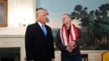 ABŞ-nyň prezidenti Donald Tramp 11-nji fewral agşamy Ak tamda rus türmesinden boşadylan Mark Fogel bilen duşuşdy.