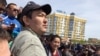 Гражданский активист Талгат Аян на митинге против «продажи земли в частную собственность». Атырау, 24 апреля 2016 года.