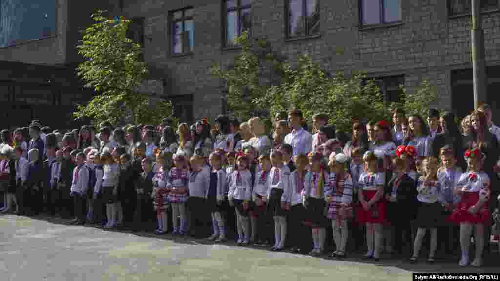 Учні середньої загальноосвітньої школи №63 міста Києва