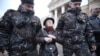 АМАП затрымлівае Ніну Багінскую на акцыі ля менскага будынку КДБ 31 сакавіка, ілюстрацыйнае фота