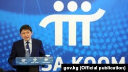 Руководитель аппарата президента Сапар Исаков на конференции "Таза коом", 30 мая 2017 года.