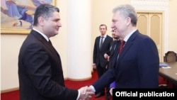Armenia - Prime Minister Tigran Sarkisian (L) meets with Viktor Khristenko, head of the Eurasian Economic Commission, in Yerevan, 5Dec2012.