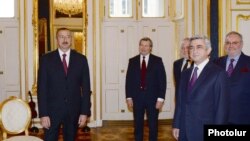 Austria - Presidents Ilham Aliyev (L) of Azerbaijan and Serzh Sarkisian of Armenia meet in Vienna, 19Nov2013.