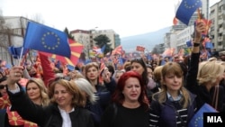 Foto nga arkivi - marshi për gratë
