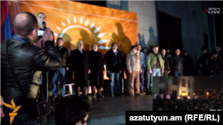«Նոր Հայաստան»-ի ներկայացուցիչները Ազատության հրապարակում, արխիվ