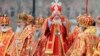Патриарх Кирилл проводит молитвенное стояние в поддержку православной церкви в храме Христа Спасителя в Москве, 22 апреля 2012 года. 