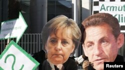 Protestatari în fața Cancelariei germane, Berlin, 21 octombrie 2011
