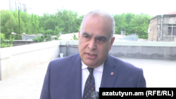 Րաֆֆի Հովհաննիսյանը զրուցում է «Ազատության» թղթակցի հետ: 2-ը հունիսի, 2017 թ․