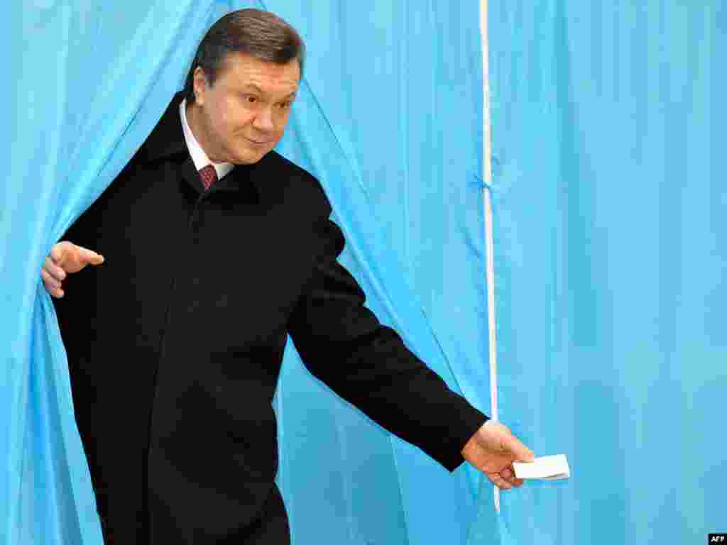 ... i opozicioni lider i predsednički kandidat Viktor Janukovič...