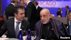 Anders Fogh Rasmussen sa predsednikom Avganistana Hamidom Karzaijem na samitu u Čikagu
