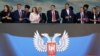 Жикчил «Донецк элдик республикасынын» башчысы Александр Захарченко (ортодо) Донецктеги борбордук аянтта. 11.5.2017.
