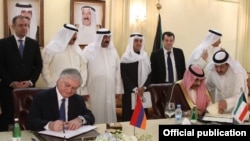 Kuwait - Foreign Minister Sabah Khaled Al-Hamad Al-Sabah (R) and his Armenian counterpart Edward Nalbandian sign an agreement on visa-free travel for holders of diplomatic passports, Kuwait City, 19Nov2012.