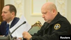 Oleksandr Turchynov (right), the chief of Ukraine’s National Security and Defense Council (file photo)