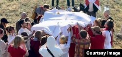 Гукканне весны. Вокруг скатерти