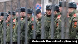 Katonák egy megemlékezésen Donyeckben 2020. január 22-én