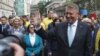 Klaus Iohannis a vorbit despre un guvern format în jurul PNL, de tranziție, însă despre moțiune a spus că își dorește să treacă.