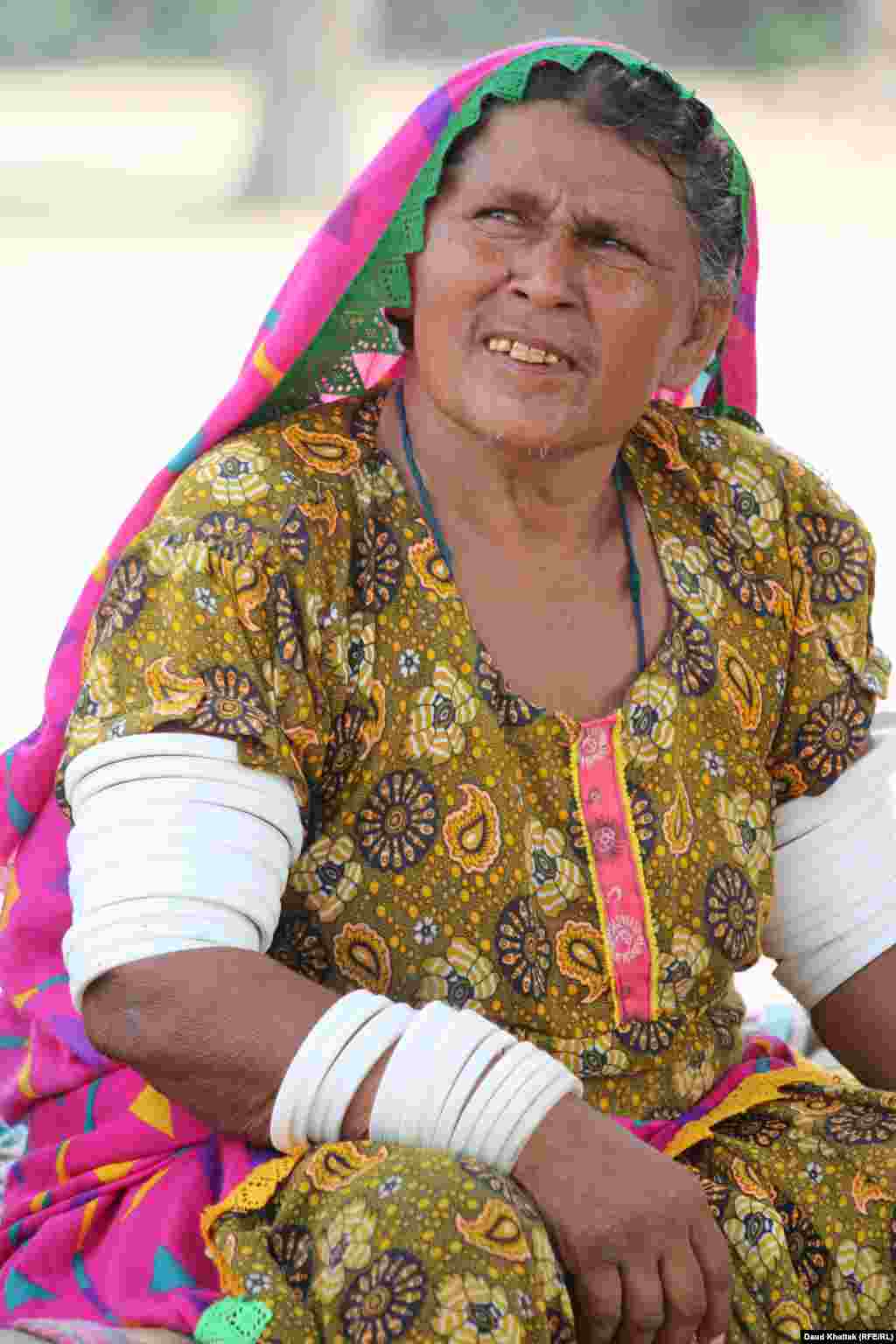 Kallan Bibi, 50, says she has never left the area and does not like to travel by car, bus, or truck. “I am happy here, but the heat wave is very strong these days and I am also getting old,” she says.