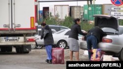 Türkmen-özbek serhet geçelgesi. Illýustrasiýa suraty