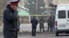 Спорт ордосунун жанындагы жардыруудан кийин. Бишкек, 2010-жылдын 30-ноябры.