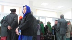 Diňle: Pensiýalar ýene gijikdirildi, ýaşulular kösenýär we sebäbini bilmäge synanyşýar