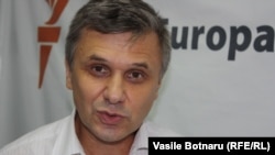 Igor Boțan în studioul Europei Libere
