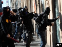 Rimde dörän bidüzgünçiliklerde, şäher häkiminiň çaklamagyna görä, bir million dollardan agdyk zyýan çekilipdir.