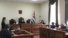 Подсудимый Адлейба хочет продемонстрировать свою подпись