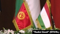 Флаги КР и РТ.