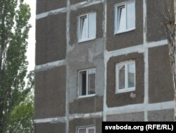 Жылы дом з новымі вокнамі і парамантаванымі сьценамі