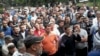 27 майда кырымтатарлар Акмәчеттә Русия эчке эшләр министрлыгының Кырымда булдырылган бүлеге каршында кырымтатарларны эзәрлекләүләргә протест белдерде