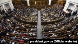Югары Рада утырышы, архив фотосы