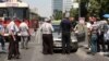 Архивска фотографија: Гневен возач се расправа со стечајците кои ја блокираат улицата пред Собранието на 10 јуни 2010 година.