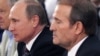 Президент Росії Володимир Путін (ліворуч) та лідер громадського руху «Український вибір» Віктор Медведчук, Київ, 27 липня 2013 року