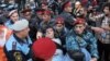 Полицейские подвергают приводу гражданина-участника шествия, Ереван, 5 ноября 2013 г.