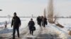 Барак айылынын жашоочулары, 25-январь, 2013. 