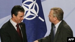 Anders Fogh Rasmussen şi Jaap de Hoop Scheffer