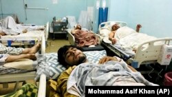 د کابل هوايي ډګر دباندې د داعش په چاودنو کې یو شمېر ژوبل افغانان تر تداوي لاندې دي. انځور - ارشیف