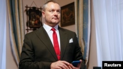 Ukrainian lawmaker Andriy Artemenko has previously acknowledged that he holds Canadian citizenship.