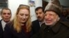 Франци -- Зудчун Сухин а, шина гIоьнчан а накъосталлица шен Рамаллахерчу хIусамера Франце шена дарбадайта ваха новкъа волуш ву Палестинан президент Арафат Ясир, Франци, 2004