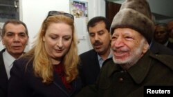 Франци -- Зудчун Сухин а, шина гIоьнчан а накъосталлица шен Рамаллахерчу хIусамера Франце шена дарбадайта ваха новкъа волуш ву Палестинан президент Арафат Ясир, Франци, 2004