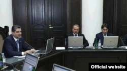 Վարաչապետ Տիգրան Սարգսյանը վարում է կառավարության նիստը: